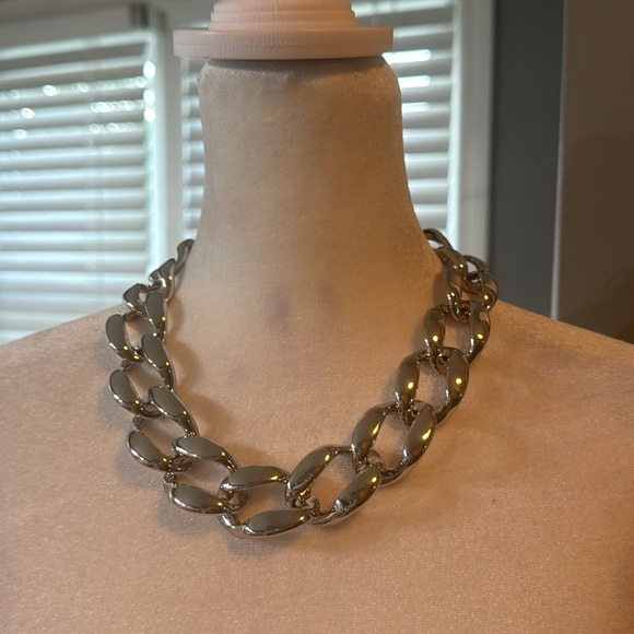 HOUSE OF HARLOW 1960 Silver Tone Chain Link Toggle 17” plus 3” Necklace NWT - Picture 2 of 4